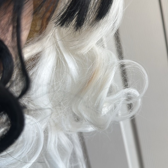 Short Black and White Wig Shoulder Length Wavy Two Tone Cosplay Wig Full Bangs - Picture 7 of 8